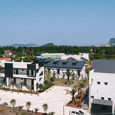 Jeju Abientot Villa ซอกวีโพ ภายนอก รูปภาพ