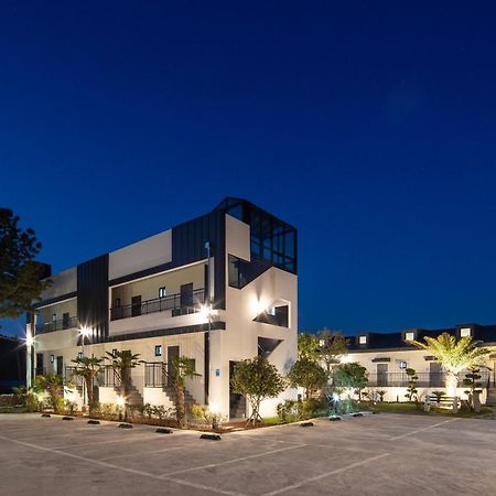 Jeju Abientot Villa ซอกวีโพ ภายนอก รูปภาพ
