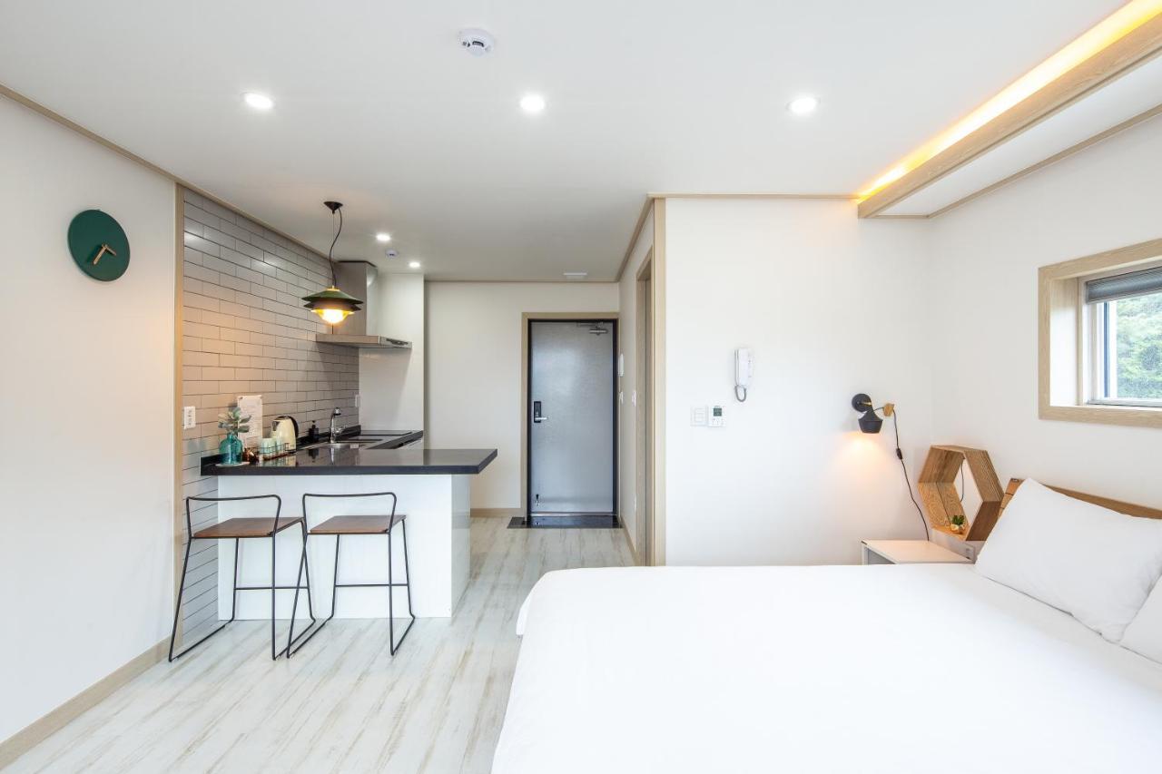 Jeju Abientot Villa ซอกวีโพ ภายนอก รูปภาพ