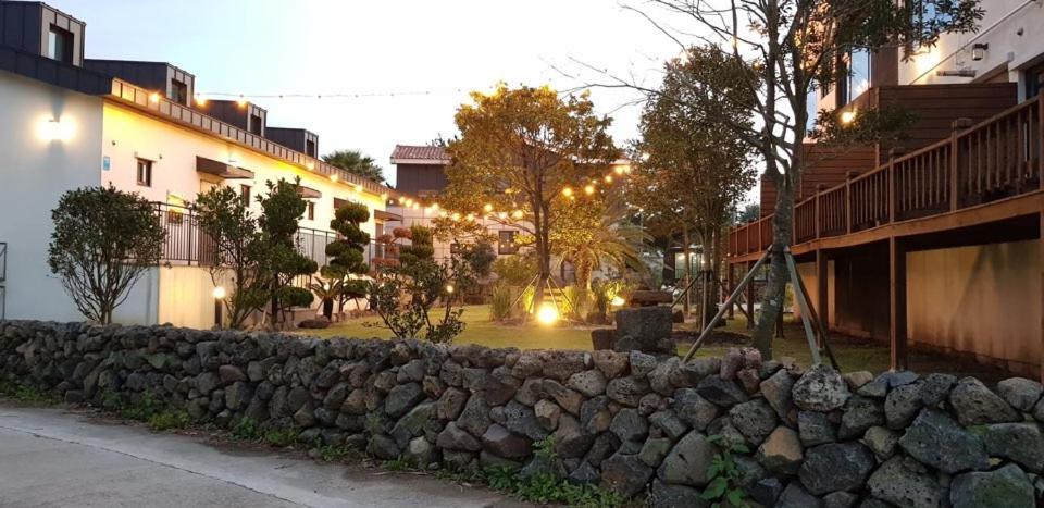 Jeju Abientot Villa ซอกวีโพ ภายนอก รูปภาพ
