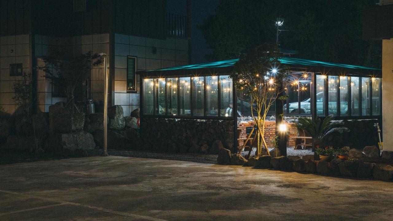 Jeju Abientot Villa ซอกวีโพ ภายนอก รูปภาพ