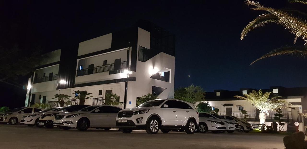 Jeju Abientot Villa ซอกวีโพ ภายนอก รูปภาพ