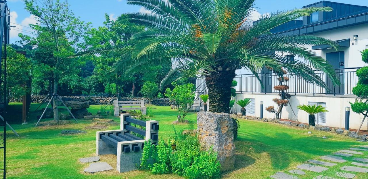 Jeju Abientot Villa ซอกวีโพ ภายนอก รูปภาพ